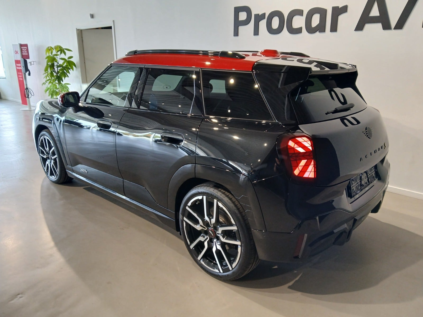 Sort Mini Aceman SE fra 2025