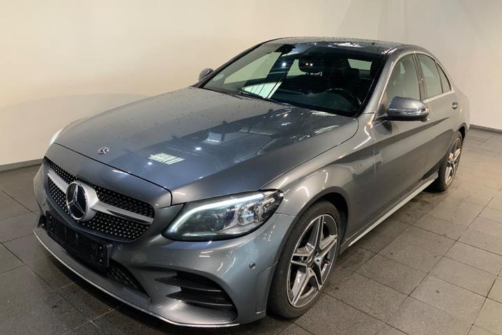Grå Mercedes C300 fra 2019