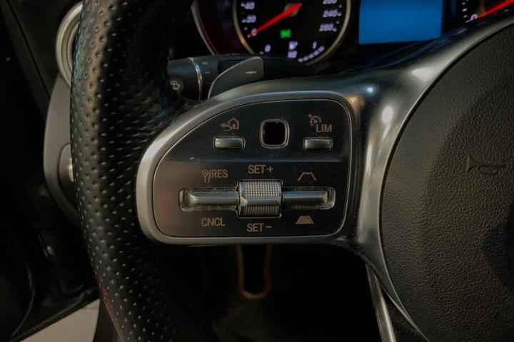 Grå Mercedes C300 fra 2019