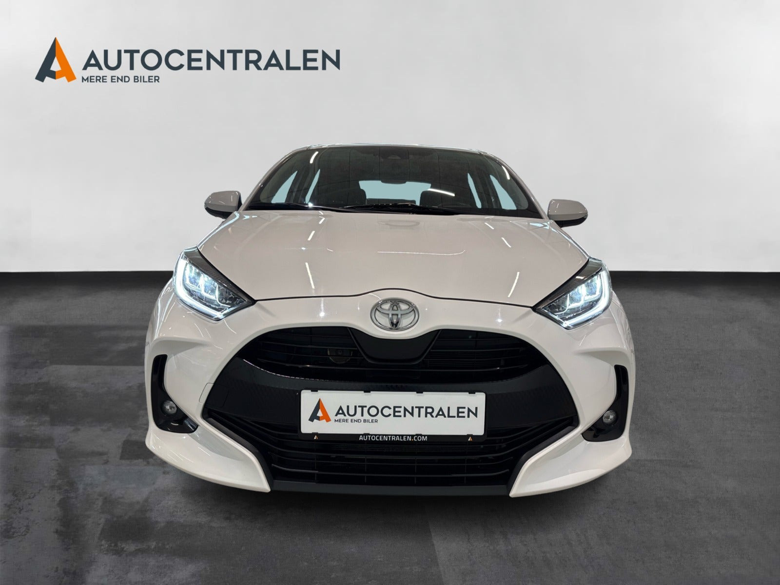 Hvid Toyota Yaris fra 2021