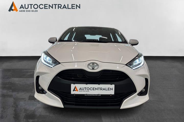 Hvid Toyota Yaris fra 2021