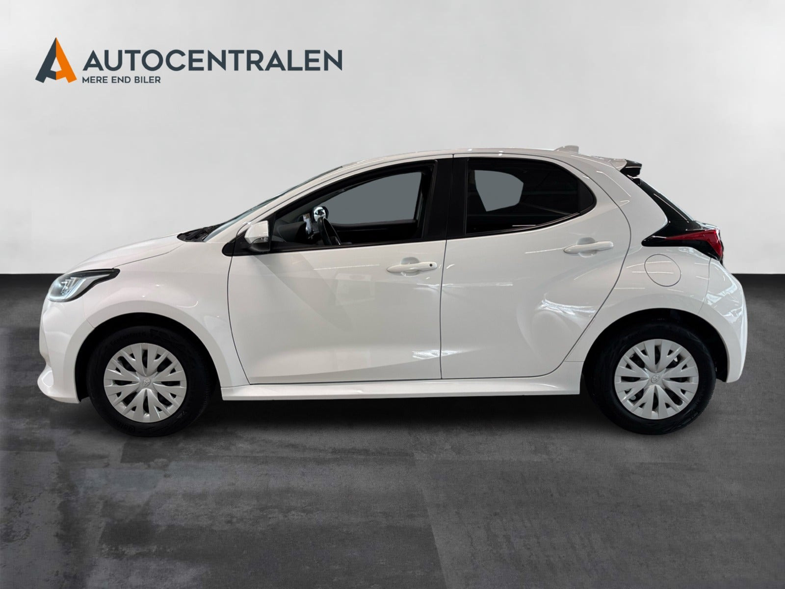 Hvid Toyota Yaris fra 2021