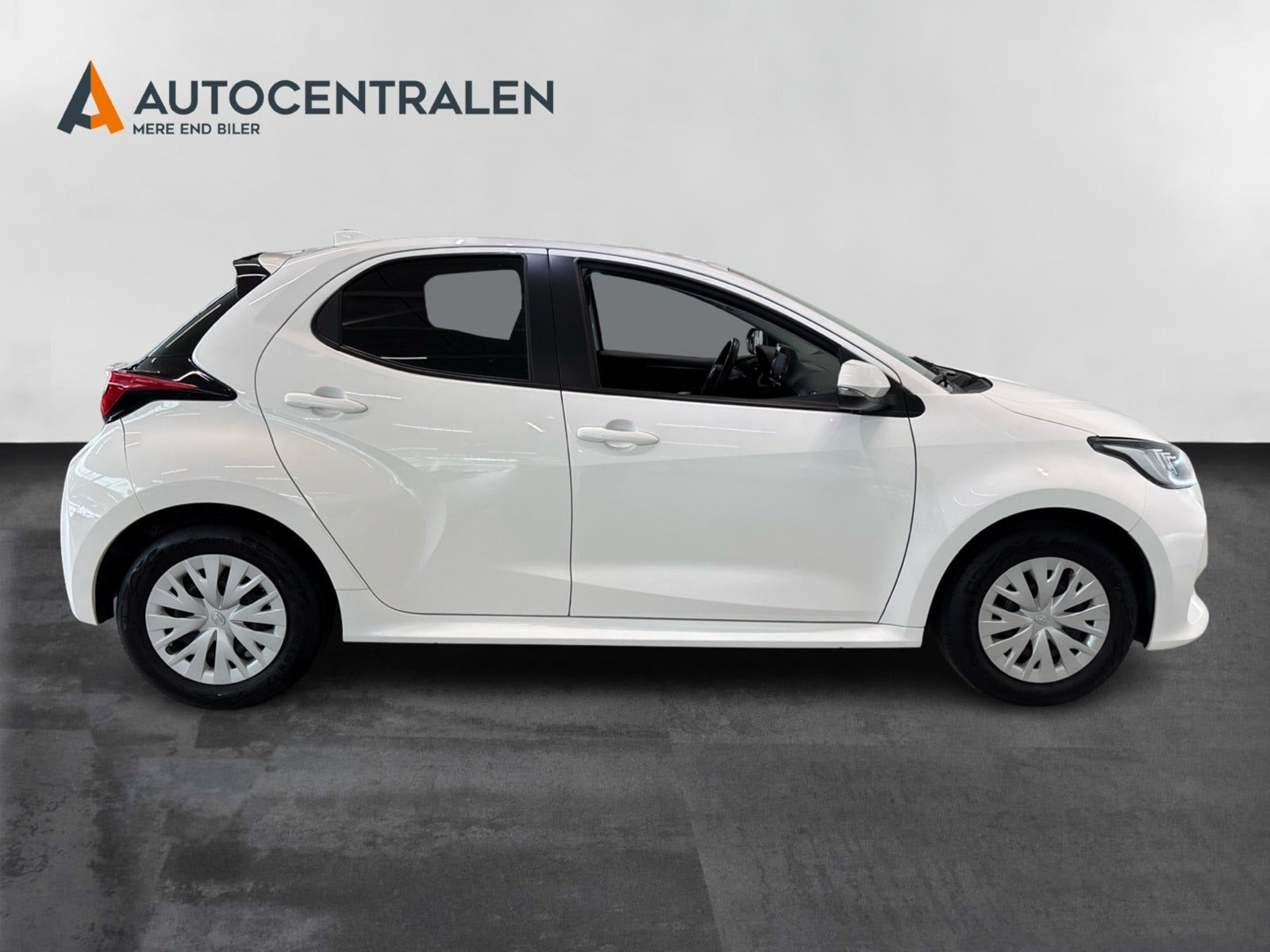 Hvid Toyota Yaris fra 2021