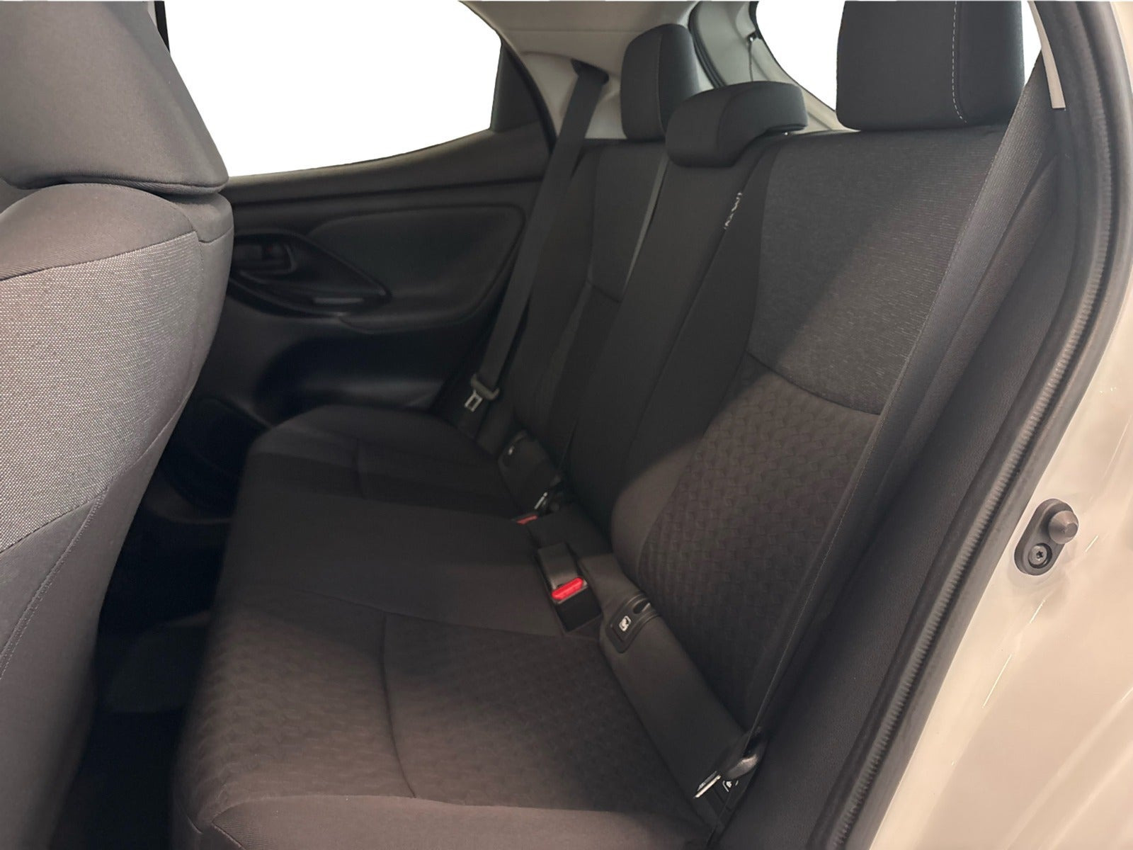 Hvid Toyota Yaris fra 2021