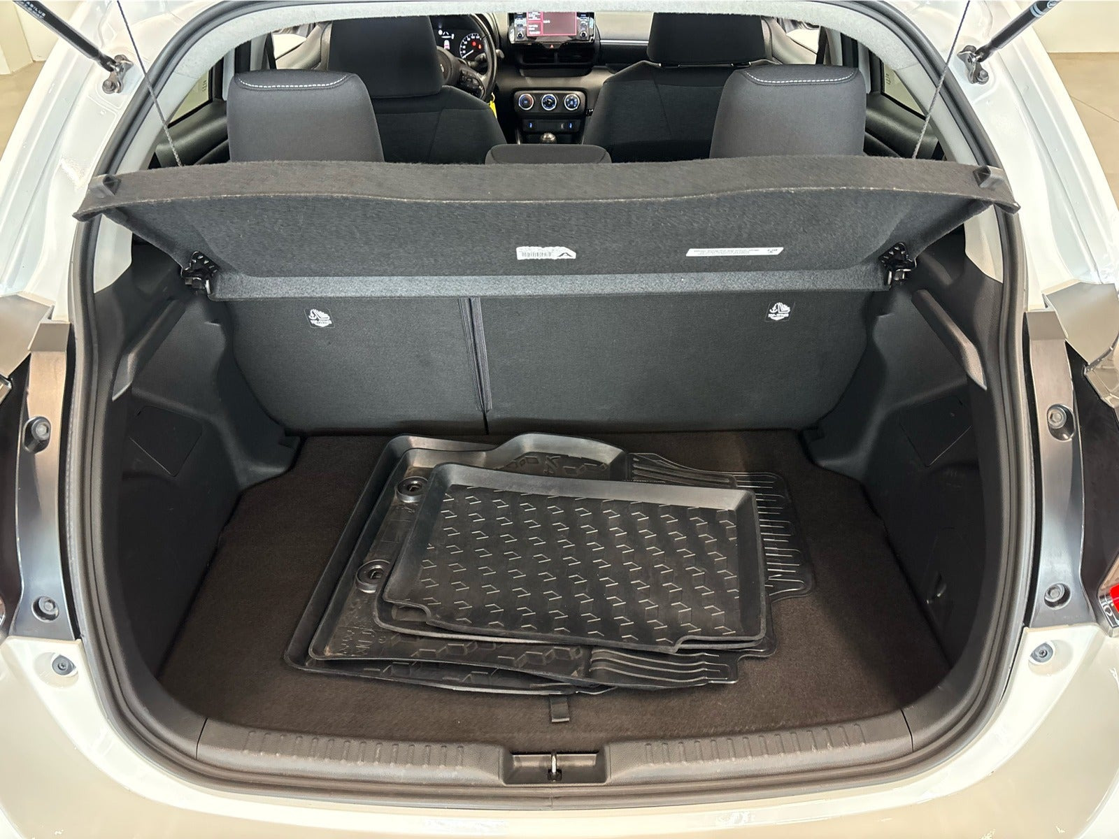 Hvid Toyota Yaris fra 2021
