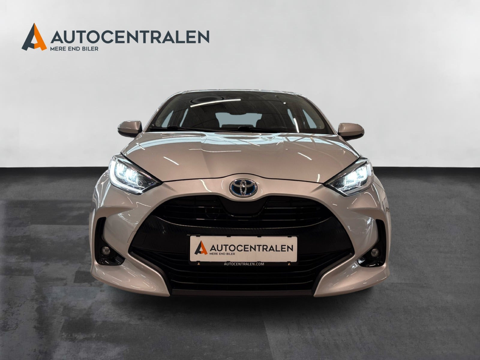 Sølv Toyota Yaris fra 2020