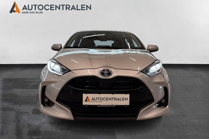 Sølv Toyota Yaris fra 2020