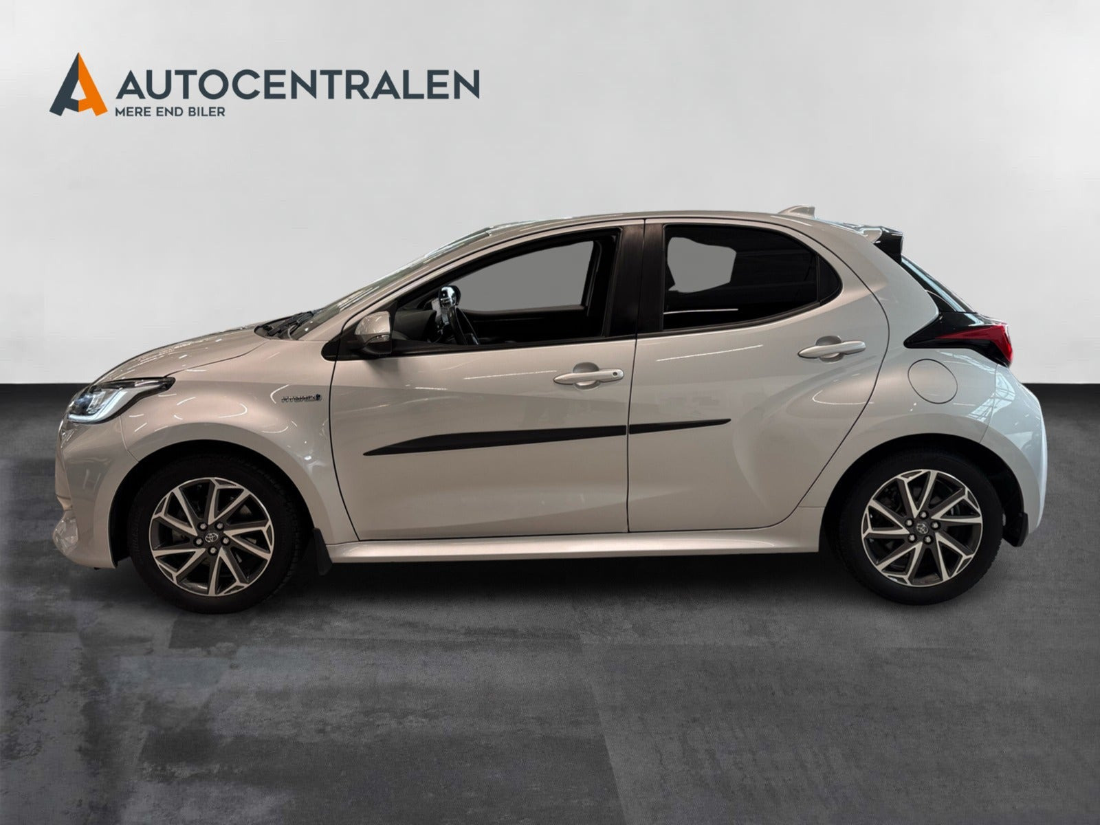 Sølv Toyota Yaris fra 2020