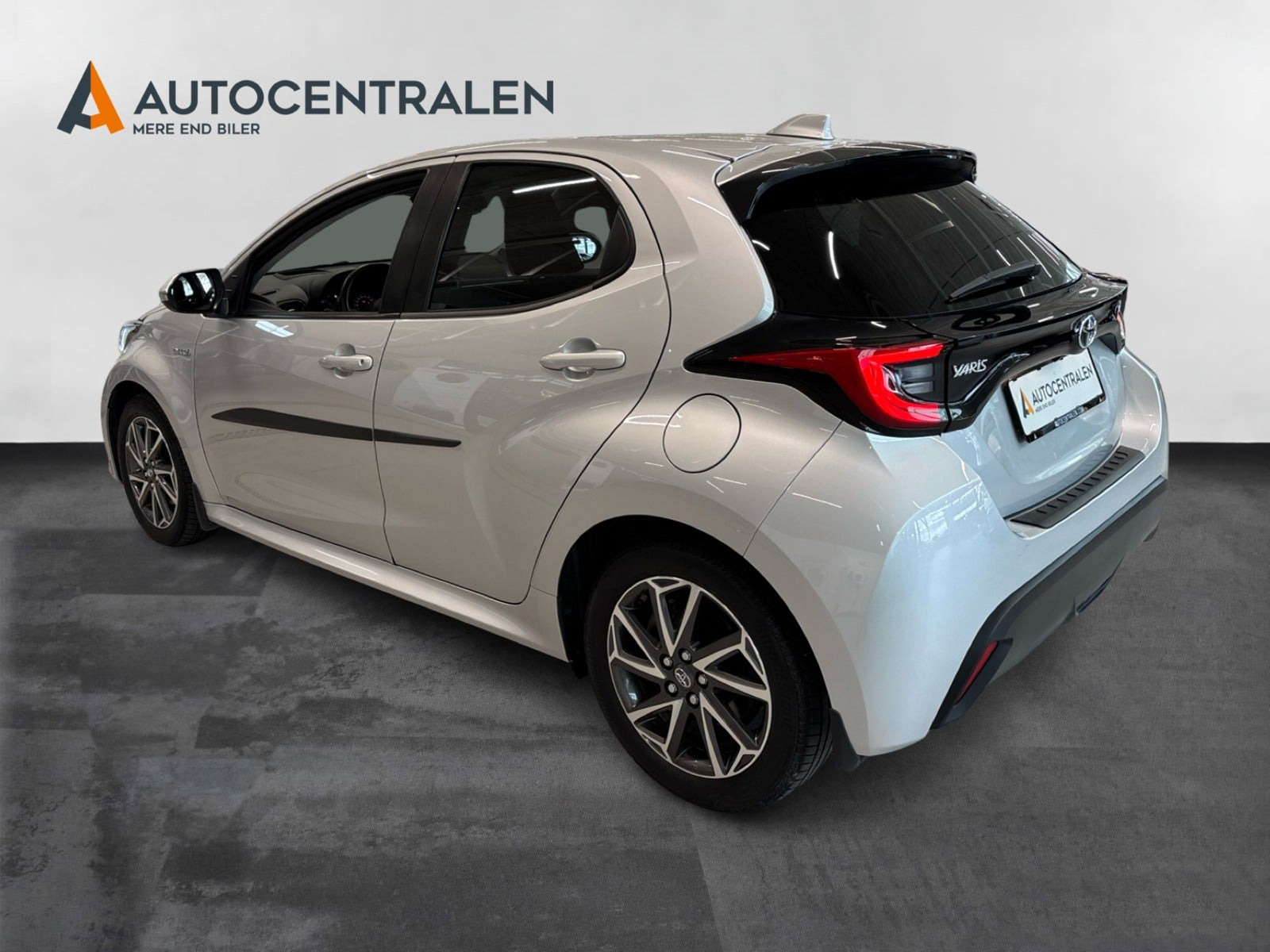 Sølv Toyota Yaris fra 2020