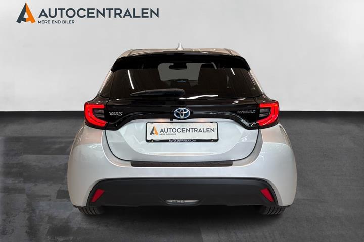 Sølv Toyota Yaris fra 2020