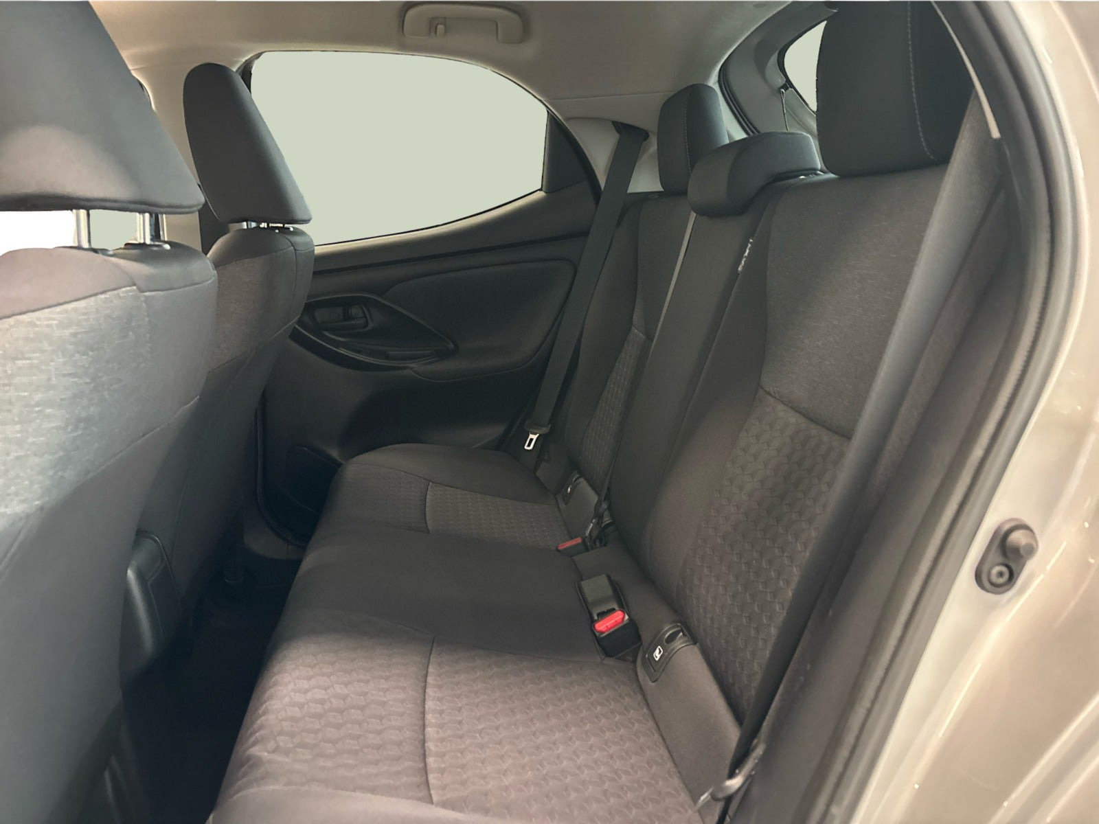 Sølv Toyota Yaris fra 2020
