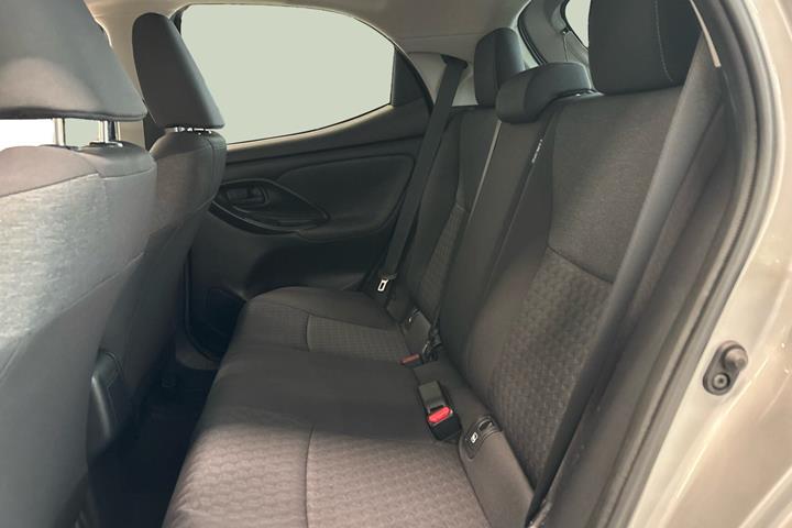 Sølv Toyota Yaris fra 2020