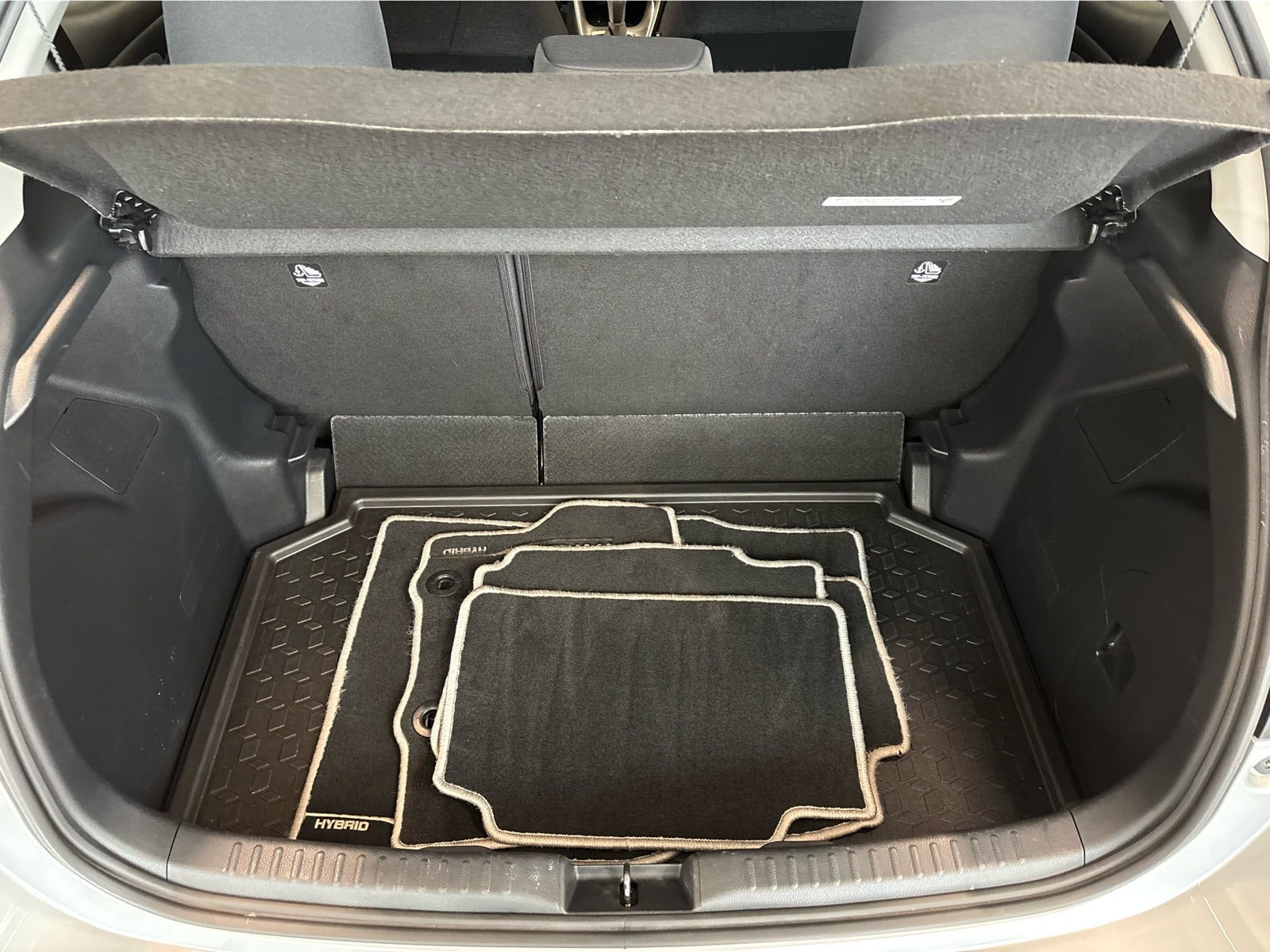 Sølv Toyota Yaris fra 2020