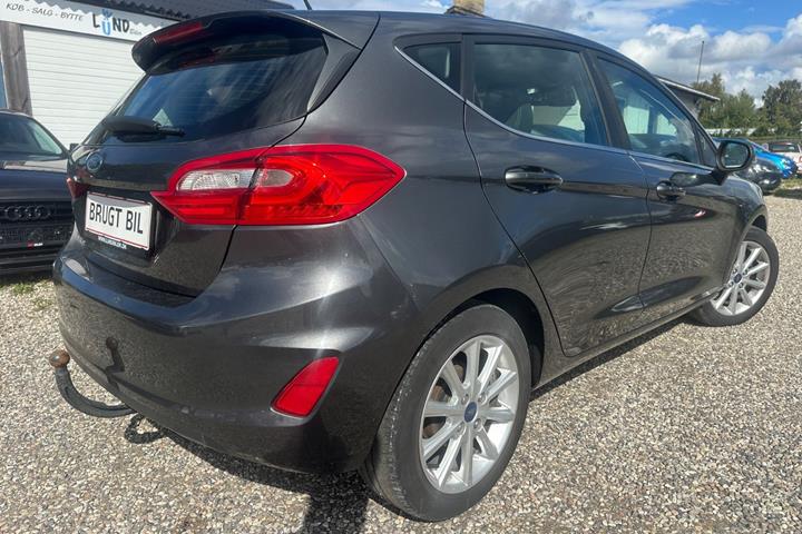Grå Ford Fiesta fra 2018