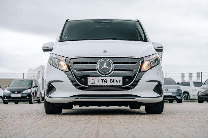 Hvid Mercedes EQV300 fra 2024