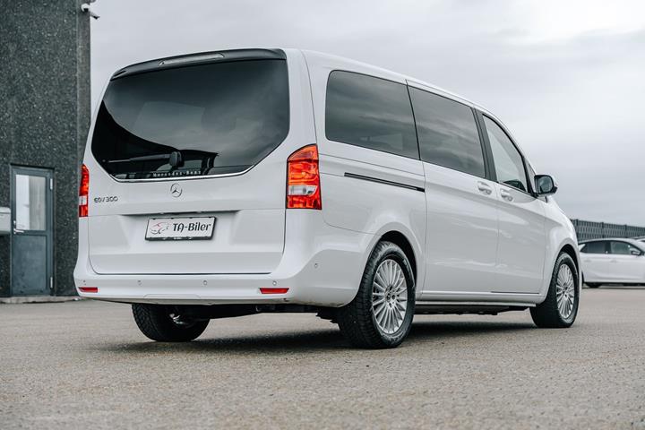 Hvid Mercedes EQV300 fra 2024