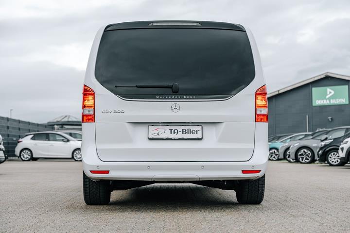 Hvid Mercedes EQV300 fra 2024