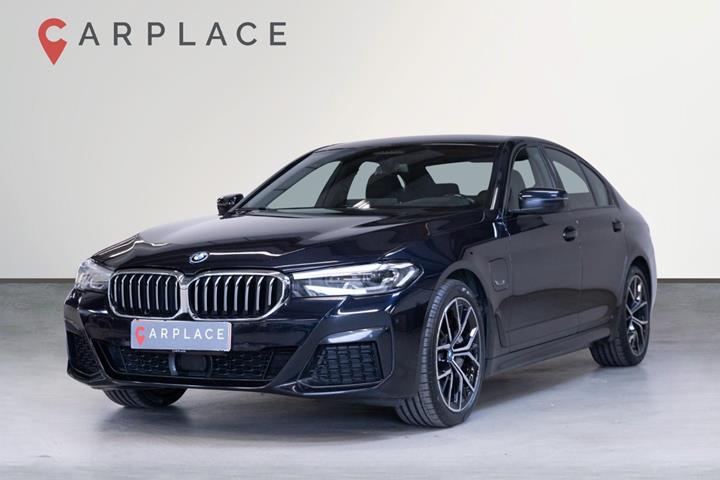 Sort BMW 545e fra 2022