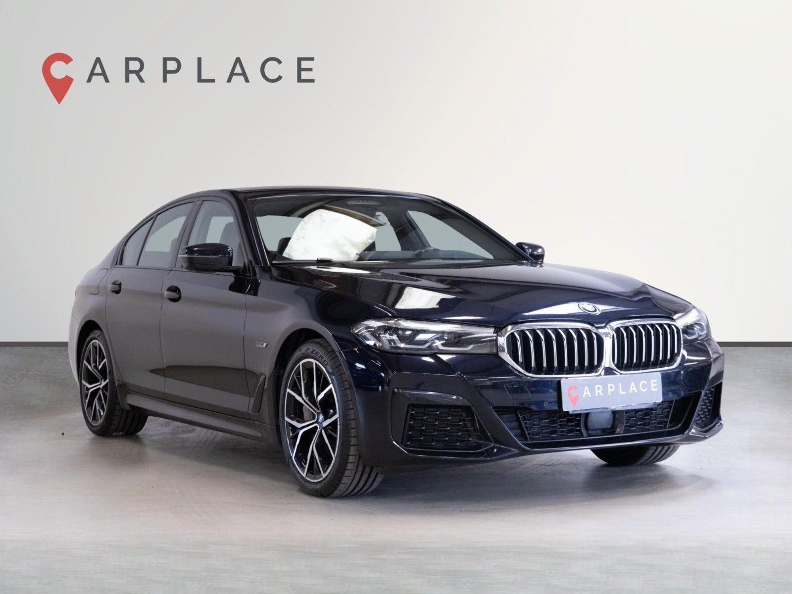 Sort BMW 545e fra 2022