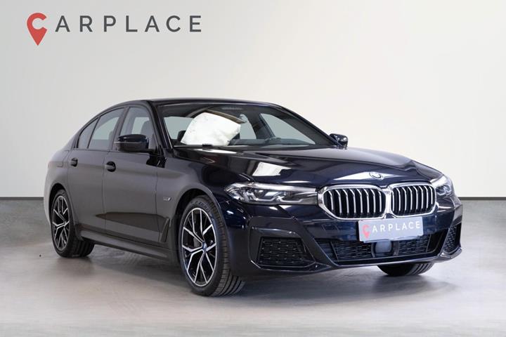 Sort BMW 545e fra 2022
