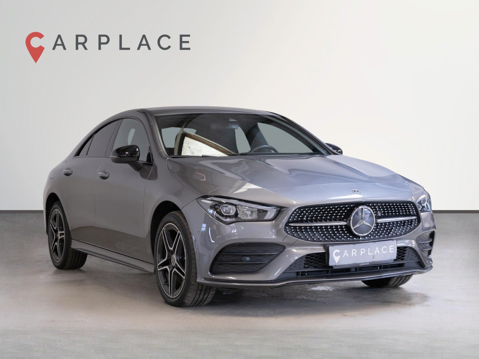 Grå Mercedes CLA250 e fra 2022