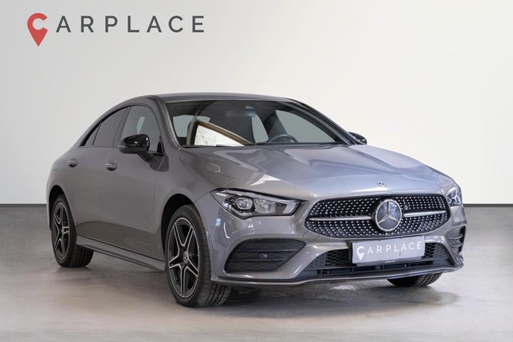 Grå Mercedes CLA250 e fra 2022