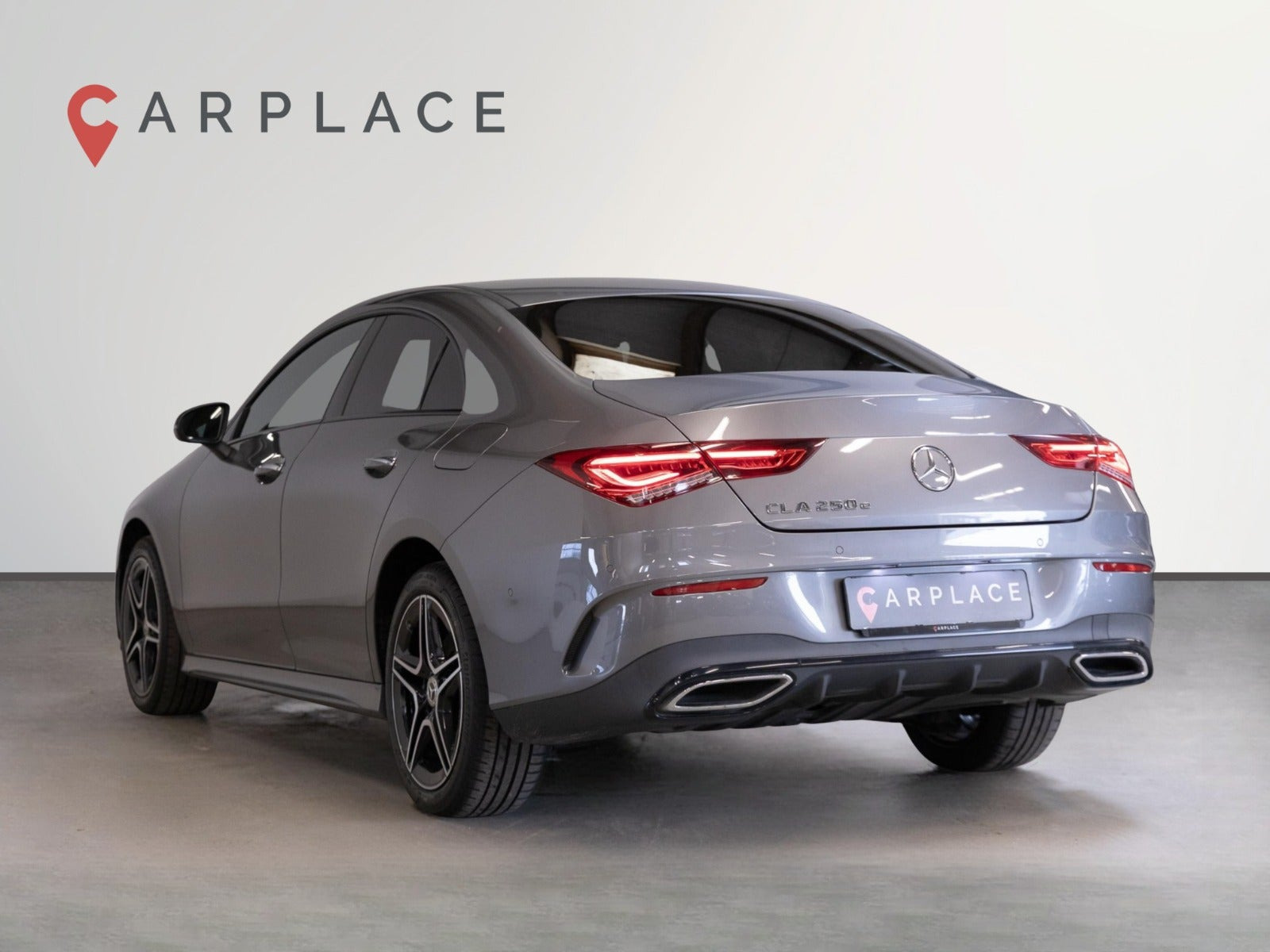 Grå Mercedes CLA250 e fra 2022
