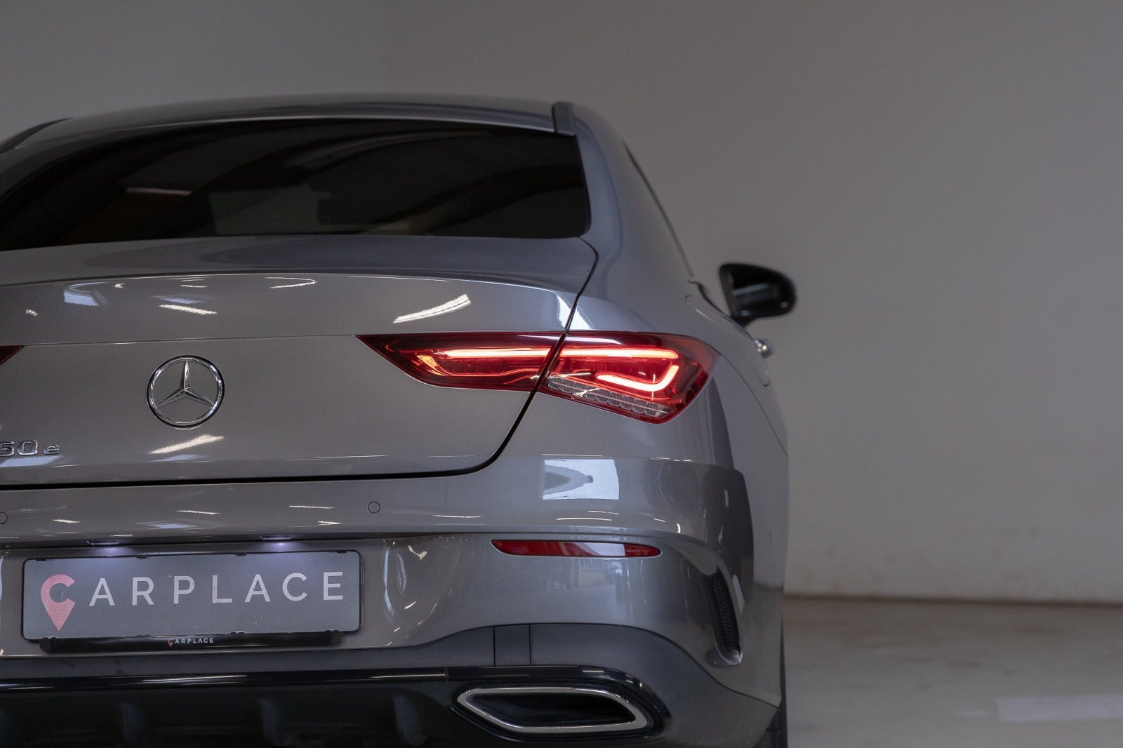 Grå Mercedes CLA250 e fra 2022