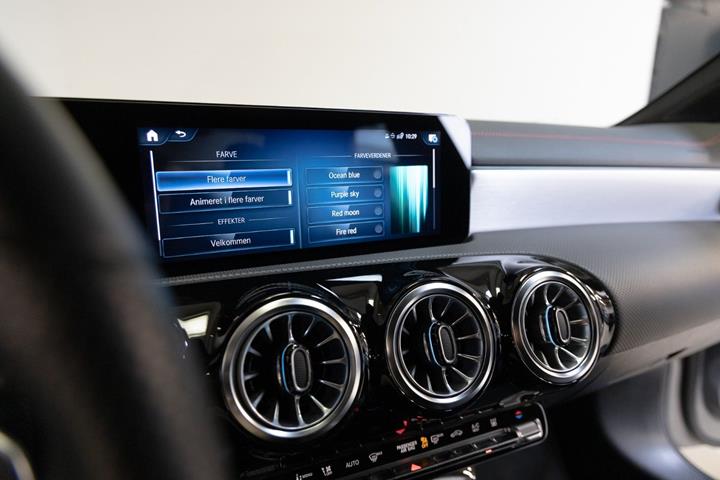 Grå Mercedes CLA250 e fra 2022