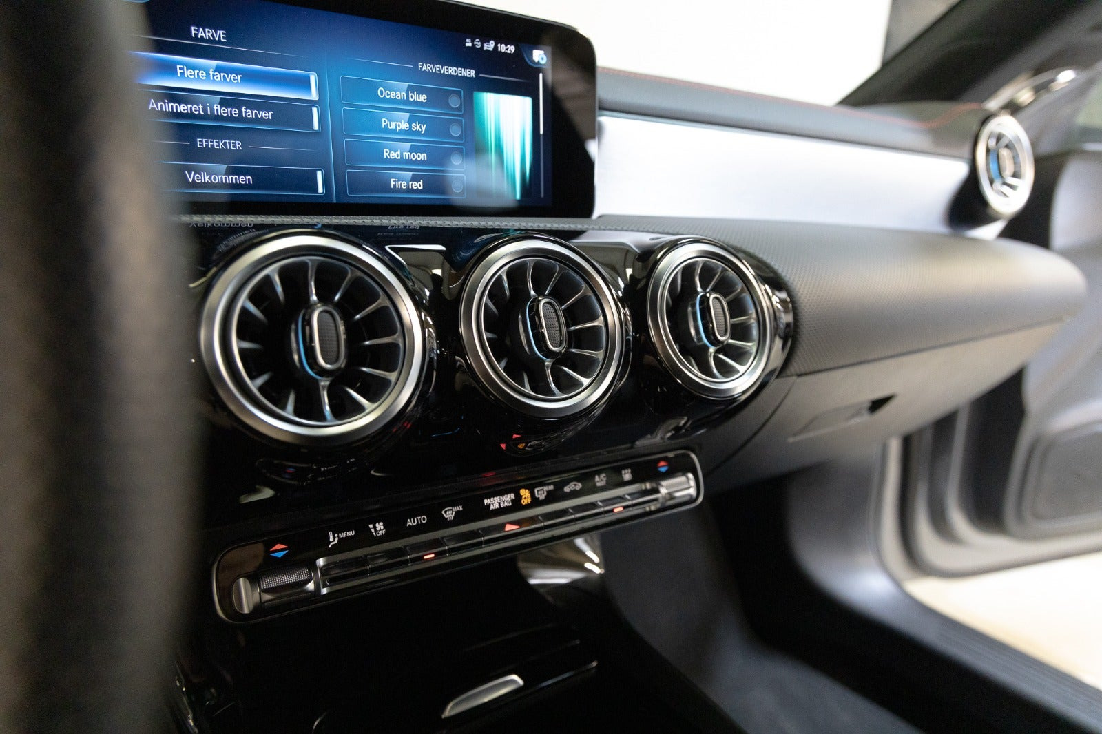 Grå Mercedes CLA250 e fra 2022