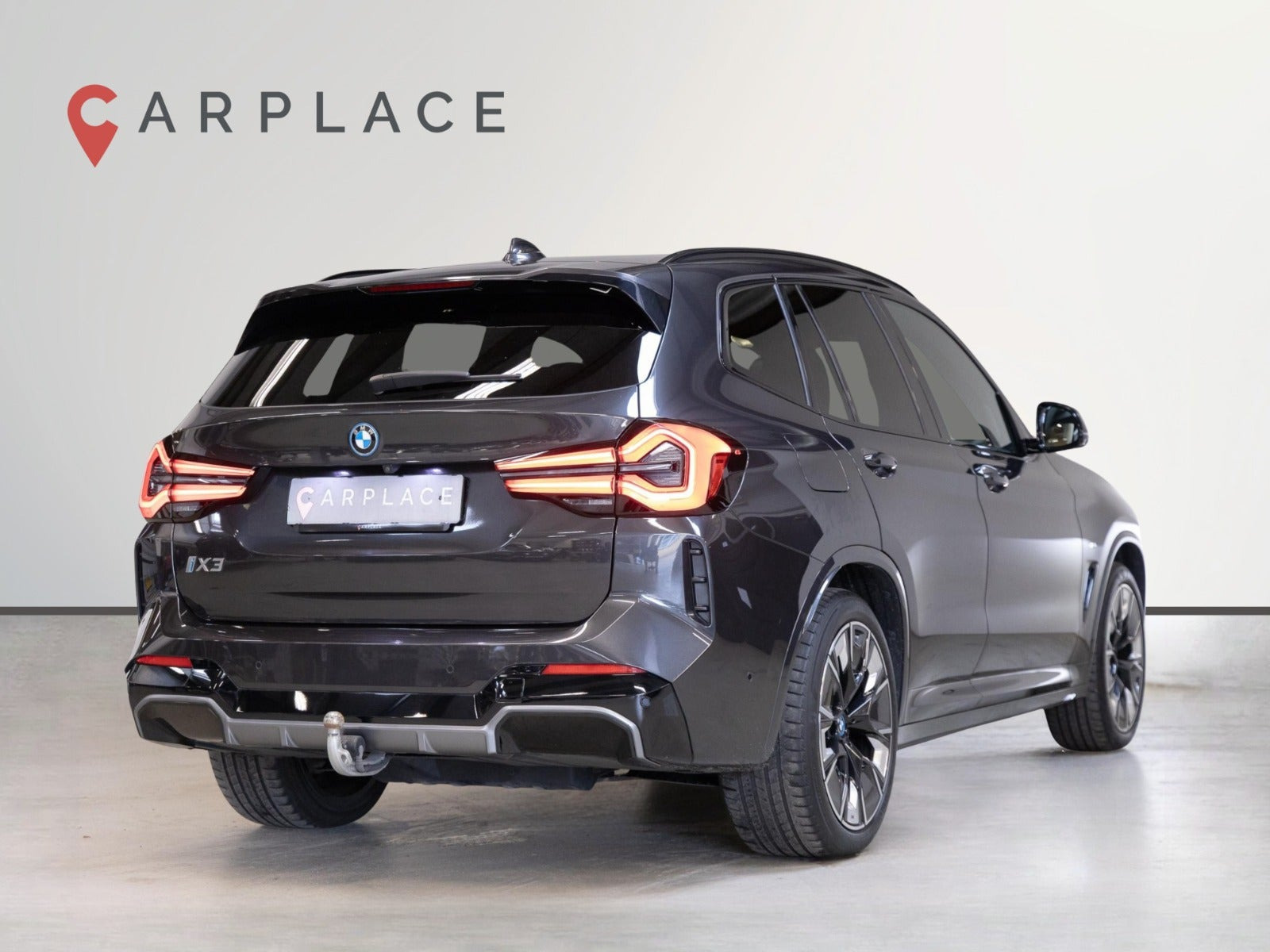 Grå BMW iX3 fra 2023