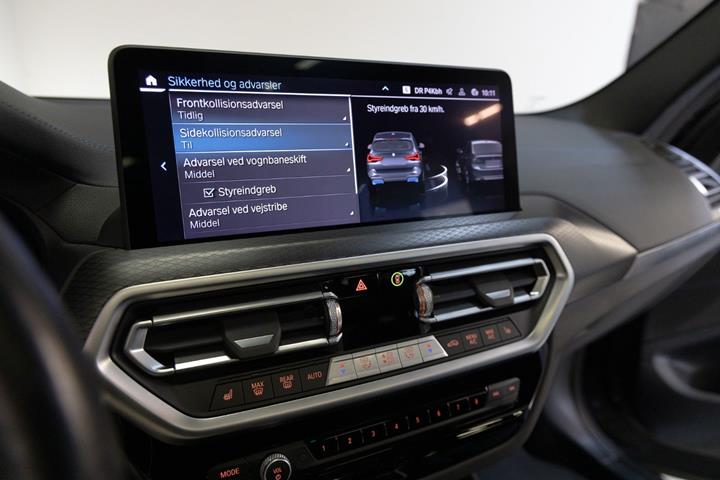 Grå BMW iX3 fra 2023