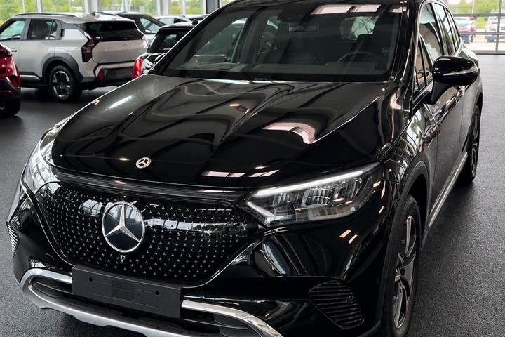 Sort Mercedes EQE350+ SUV fra 2025