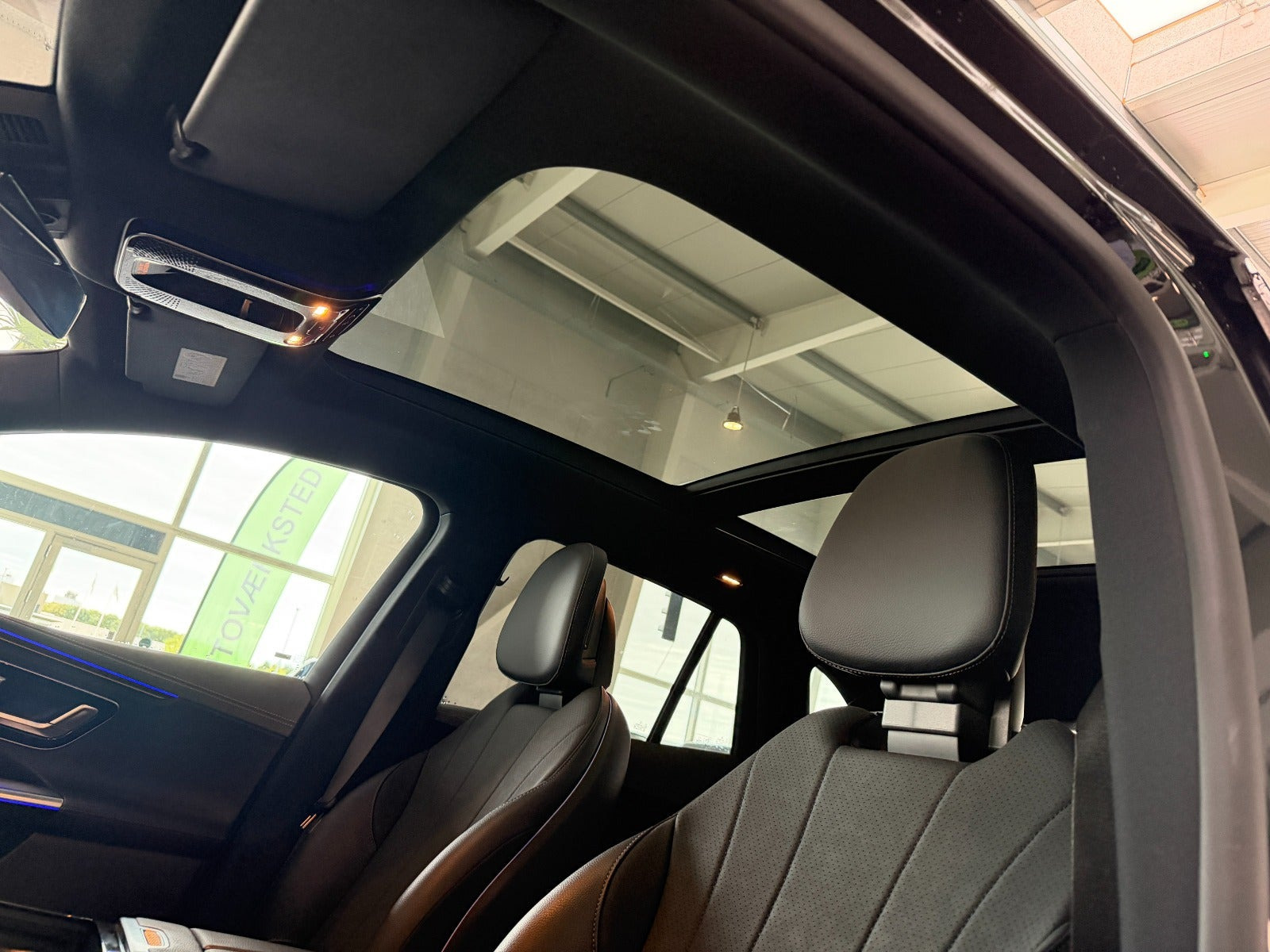 Sort Mercedes EQE350+ SUV fra 2025