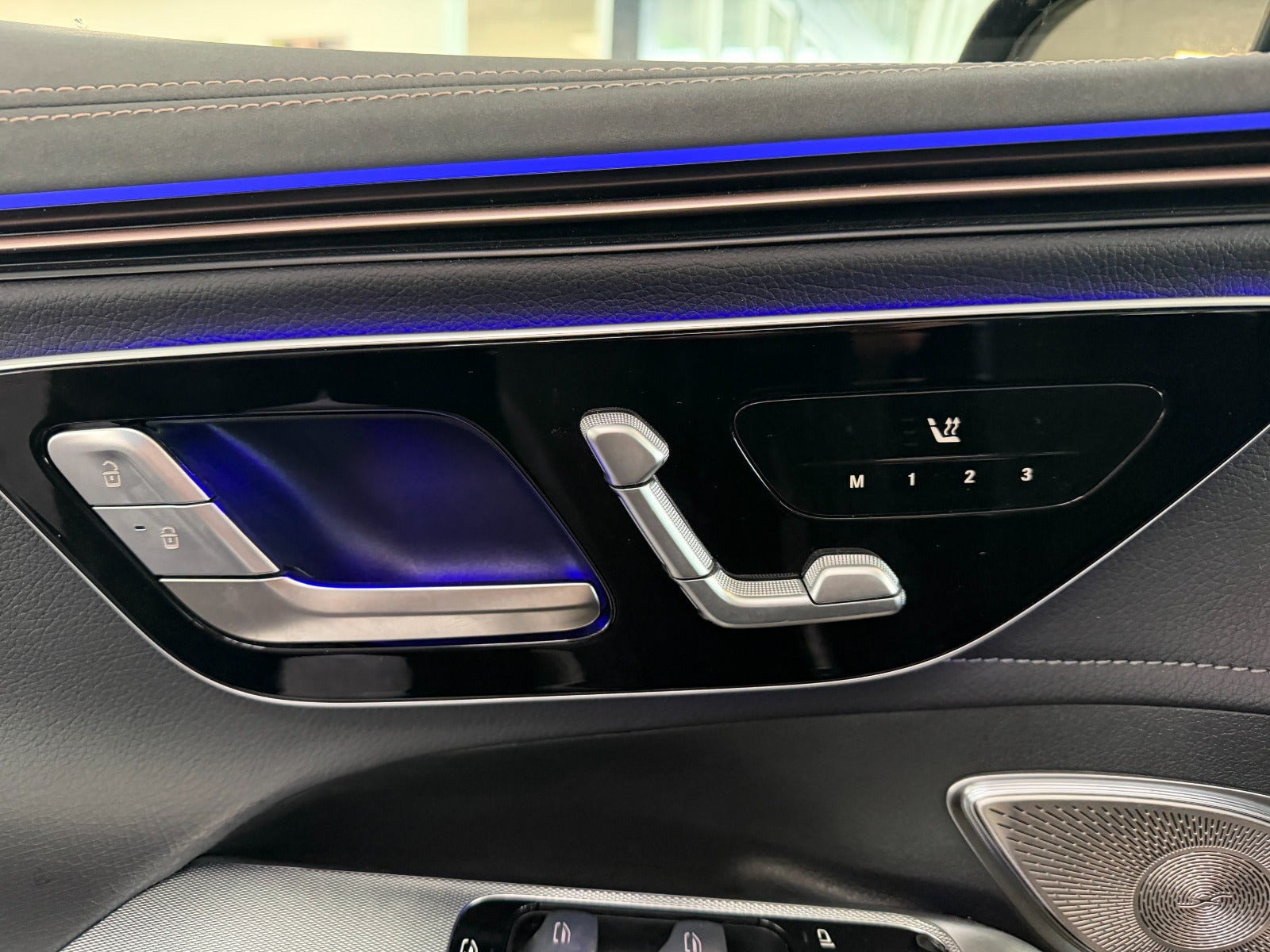 Sort Mercedes EQE350+ SUV fra 2025