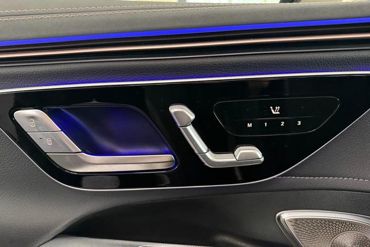Sort Mercedes EQE350+ SUV fra 2025