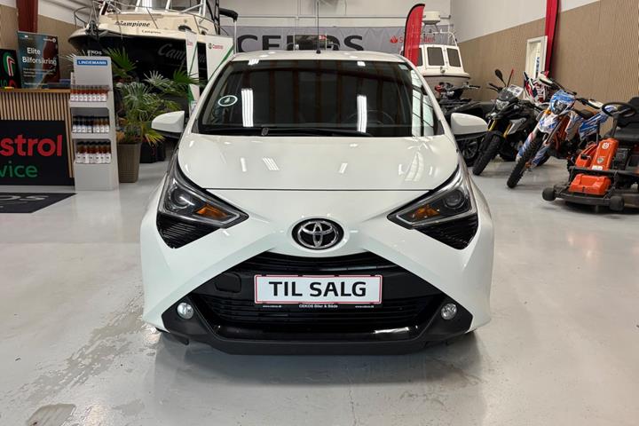 Hvid Toyota Aygo fra 2021