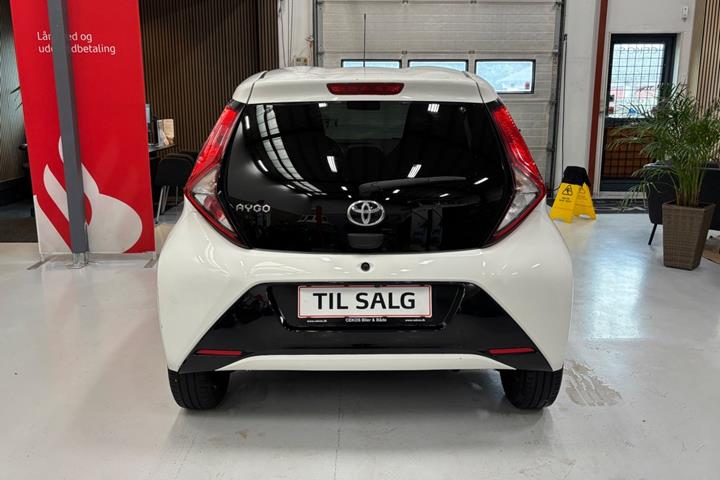 Hvid Toyota Aygo fra 2021