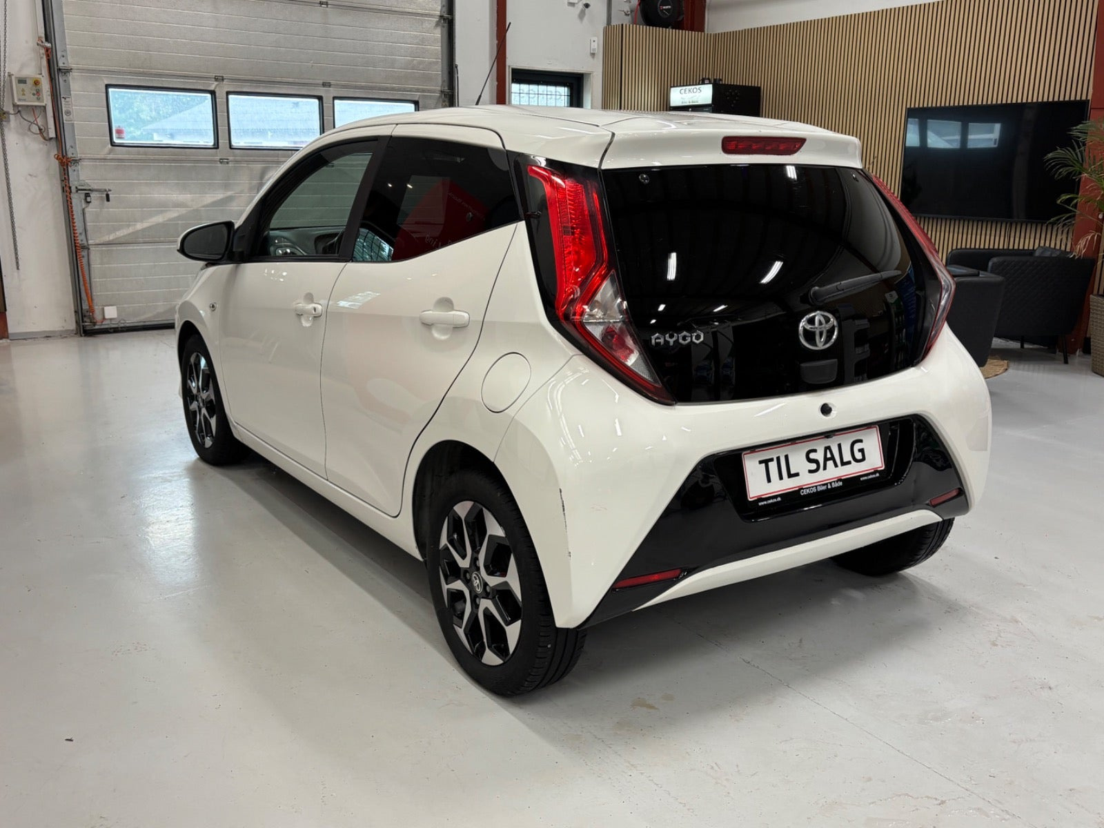 Hvid Toyota Aygo fra 2021