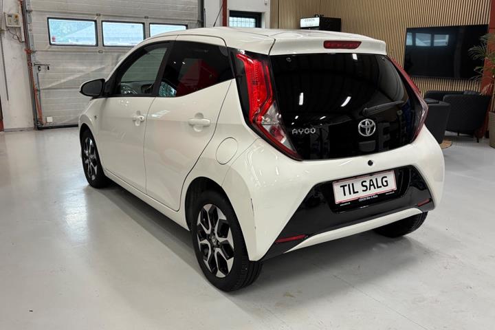 Hvid Toyota Aygo fra 2021