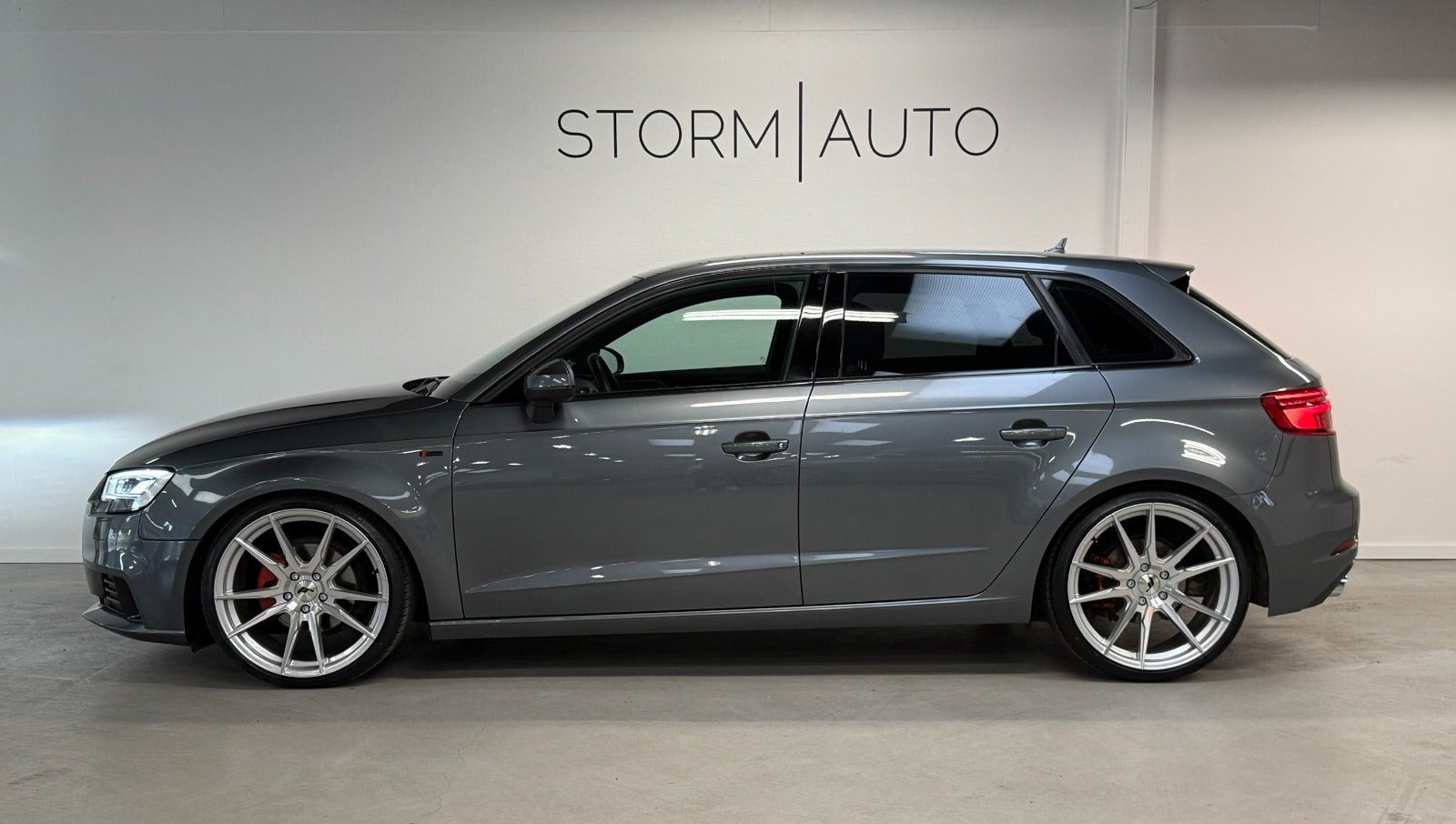 Grå Audi A3 fra 2017