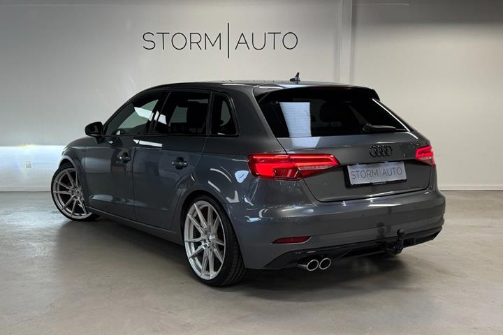 Grå Audi A3 fra 2017