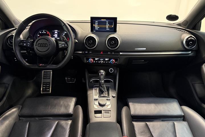 Grå Audi A3 fra 2017