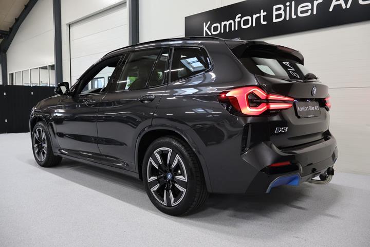 Grå BMW iX3 fra 2023