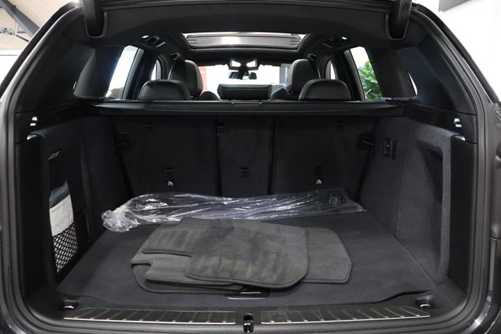 Grå BMW iX3 fra 2023
