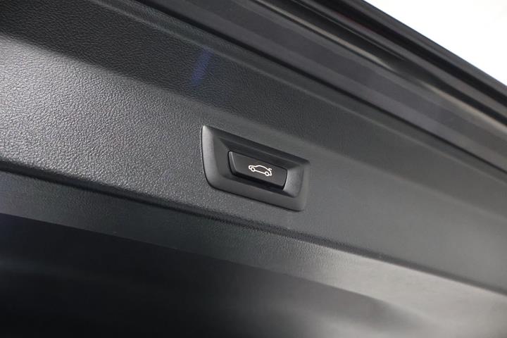 Grå BMW iX3 fra 2023
