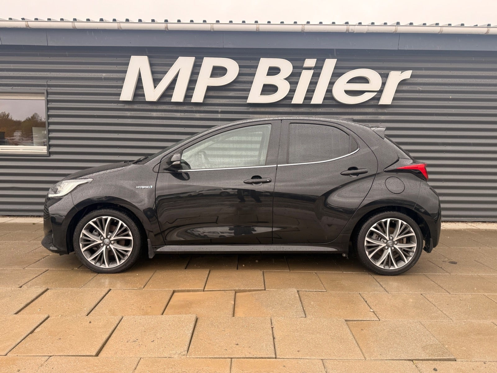 Sort Toyota Yaris fra 2020