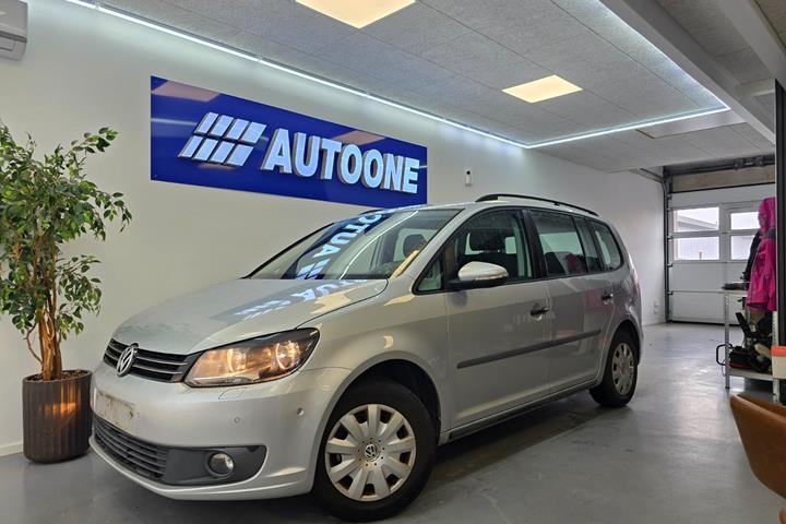 Sølv VW Touran fra 2011