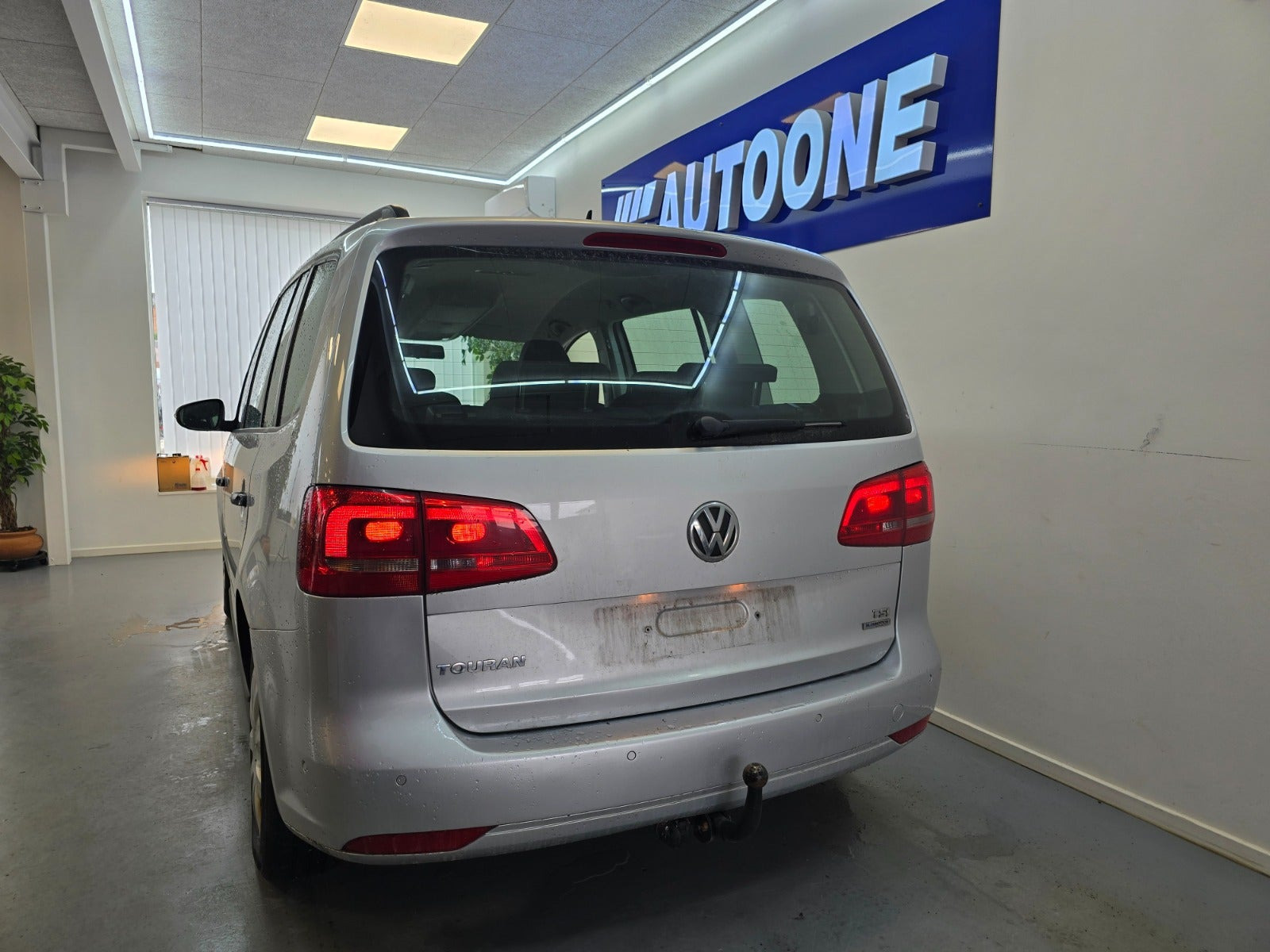 Sølv VW Touran fra 2011