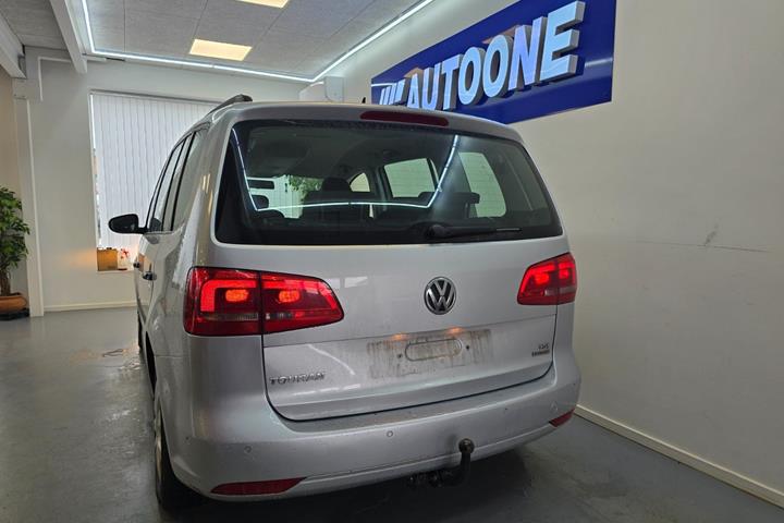 Sølv VW Touran fra 2011